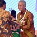Perencana Pembangunan Terbaik Nasional, Ganjar Terima Penghargaan dari Jokowi