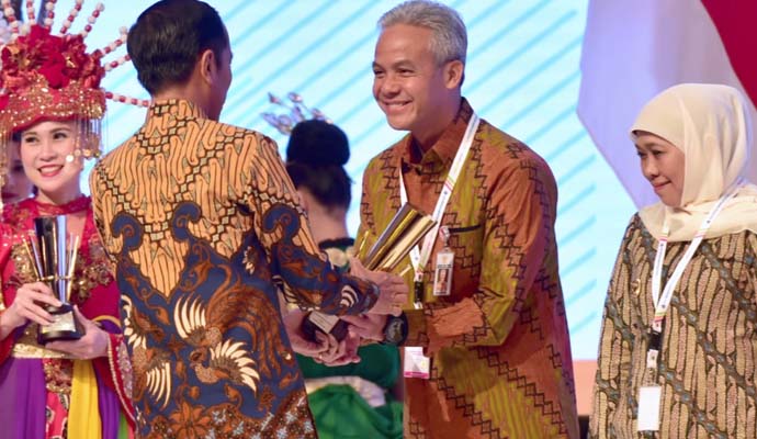 Perencana Pembangunan Terbaik Nasional, Ganjar Terima Penghargaan dari Jokowi