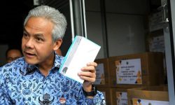 GANJAR BORONG 10.000 PRODUK APD DARI PERUSAHAAN GARMENT DI SEMARANG