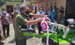 Bappeda Provinsi Jawa Tengah Kenalkan Inovasi Traktor Tangan Modifikasi Sistem Kontrol Jarak Jauh di Kabupaten Grobogan