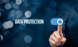 PERLINDUNGAN DATA PRIBADI DALAM PELAKSANAAN KETERBUKAAN INFORMASI PUBLIK